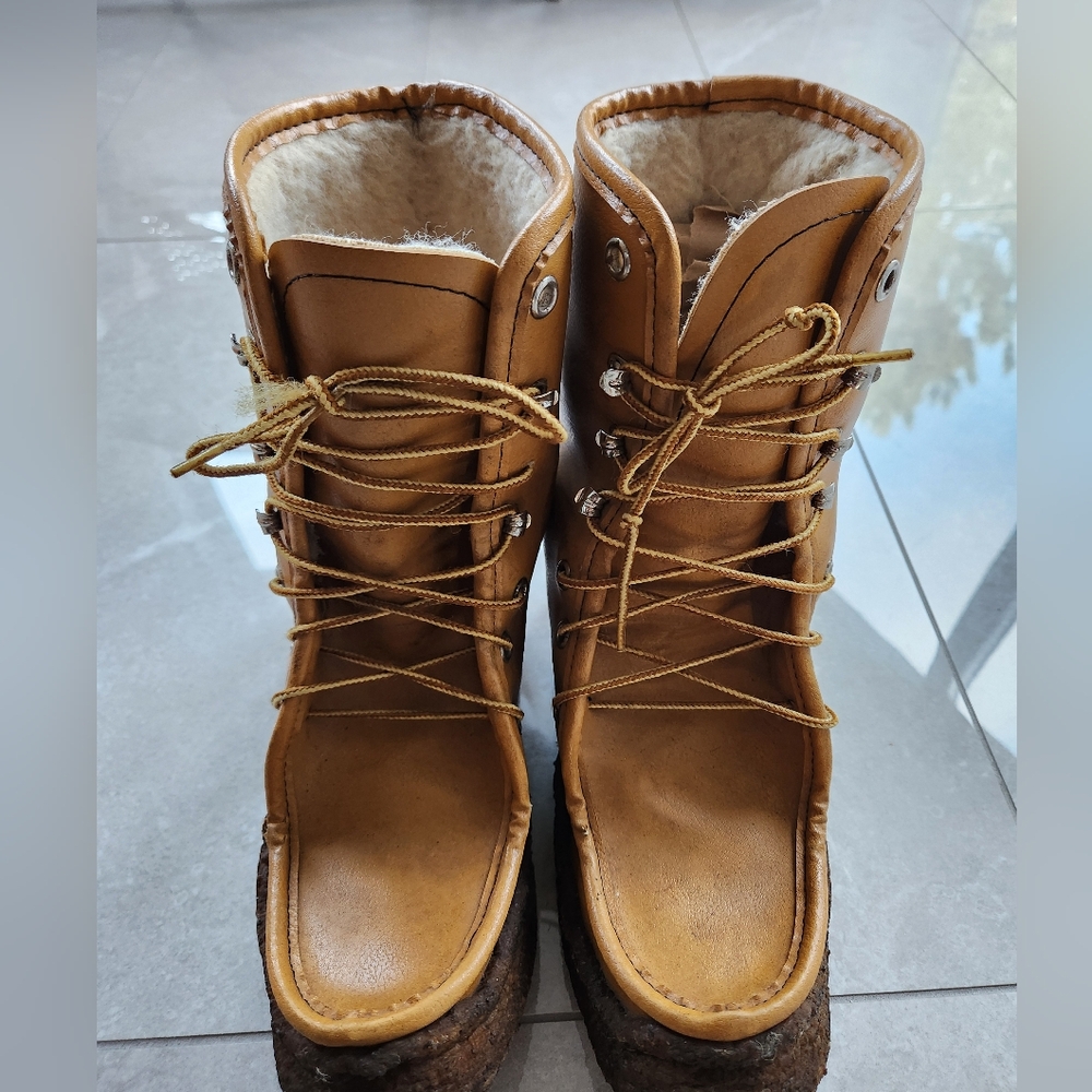 Vintage Maple Leaf Mocassin / Leather Mukluks Boots